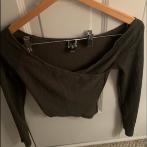 Long sleeved crop